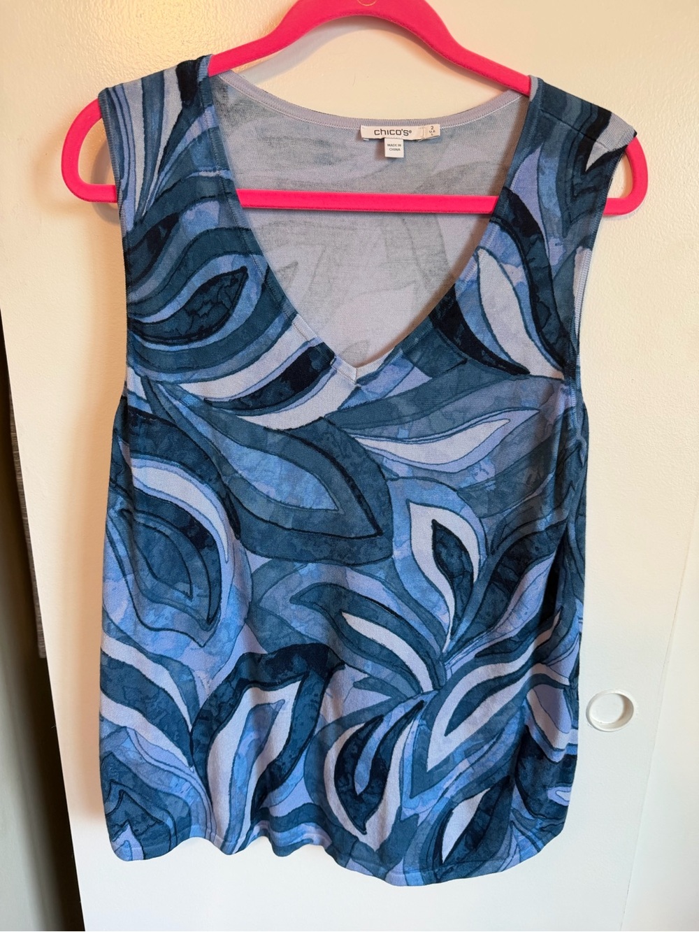 Chico's Blue Swirled  Patterned V-Neck Sleeveless Top